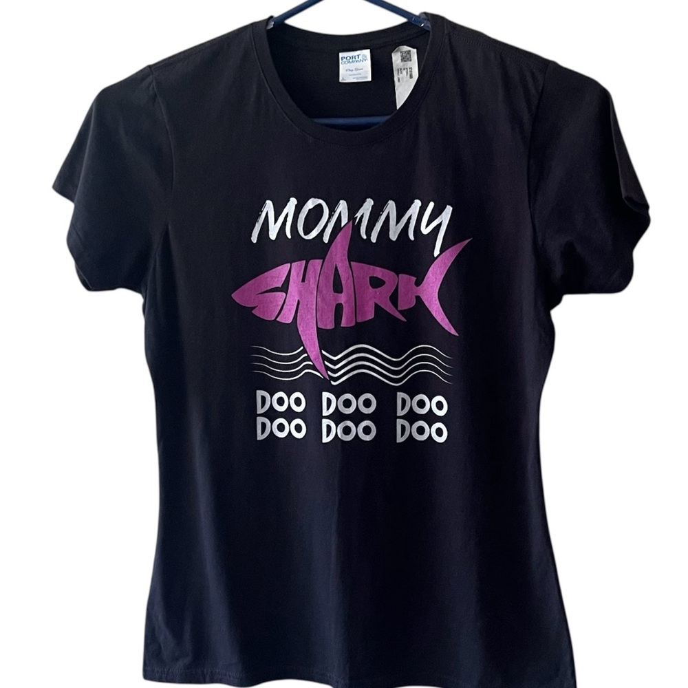 Black Mommy Shark T-Shirt